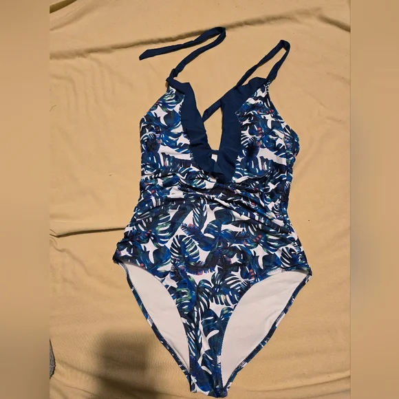 Women's Tropical Leaf Print Halter Top Swimsuit. Size Large. NWOT. - Picture 3 of 6